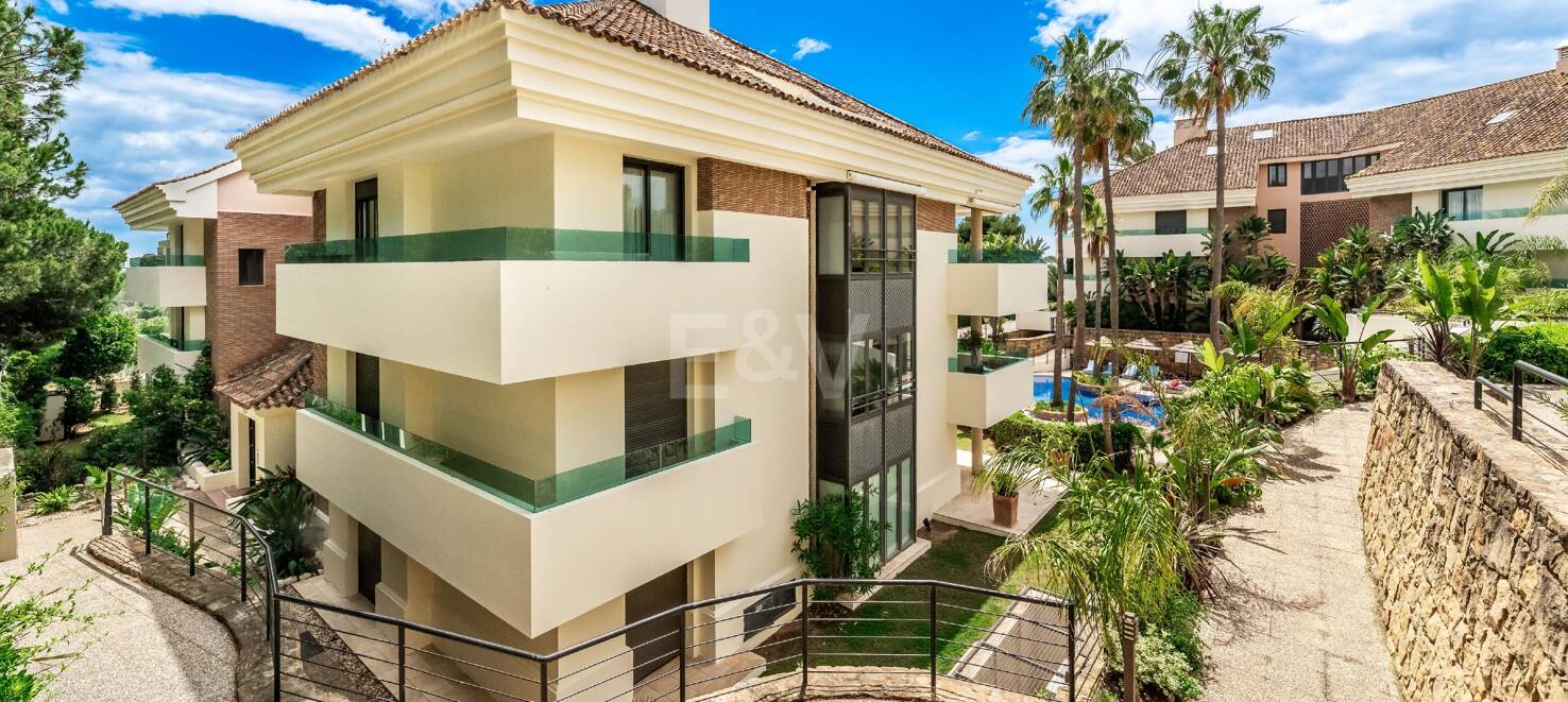 Elegant Beachside Apartment in the Secure Gated Community of Los Monteros