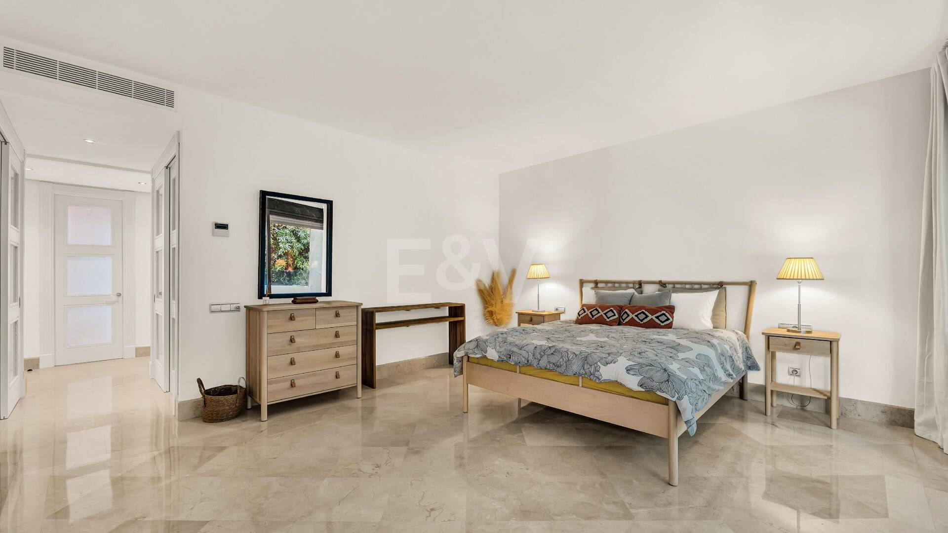 Elegant Beachside Appartement dans la communauté sécurisée de Los Monteros