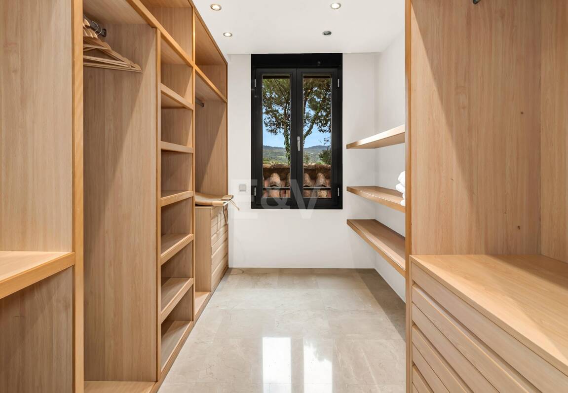 Elegant Beachside Appartement dans la communauté sécurisée de Los Monteros