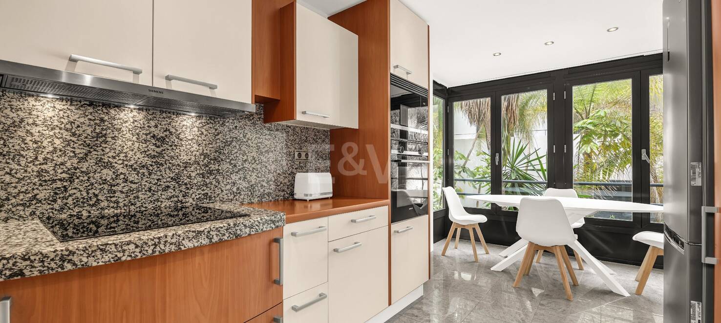 Elegant Beachside Apartment in the Secure Gated Community of Los Monteros