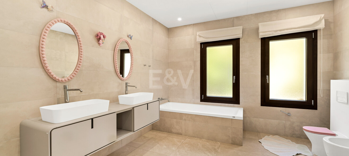 Exceptional Priced Upscale Villa by the Beach