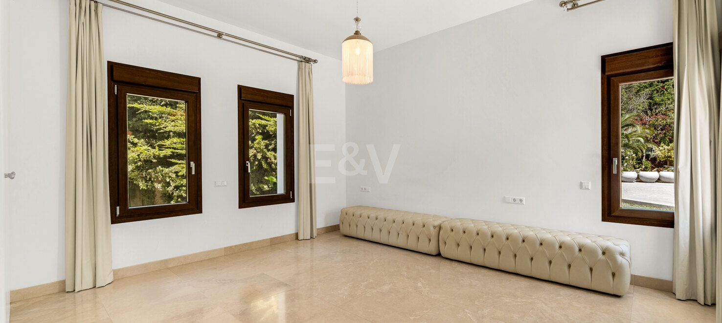 Exceptional Priced Upscale Villa by the Beach