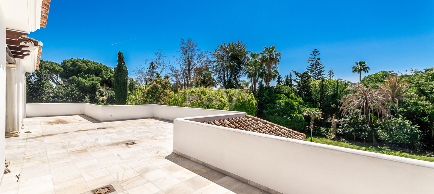 Exceptional Priced Upscale Villa by the Beach