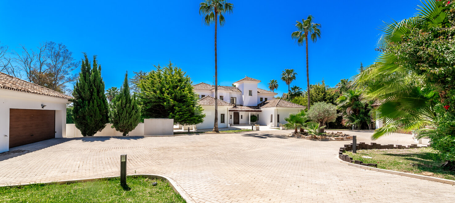 Exceptional Priced Upscale Villa by the Beach