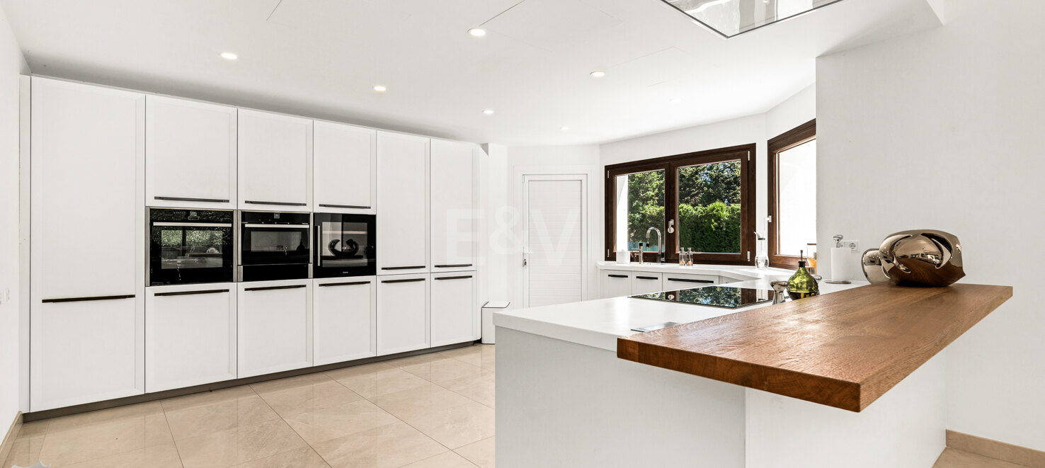Exceptional Priced Upscale Villa by the Beach