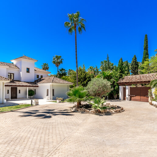 Exceptional Priced Upscale Villa by the Beach