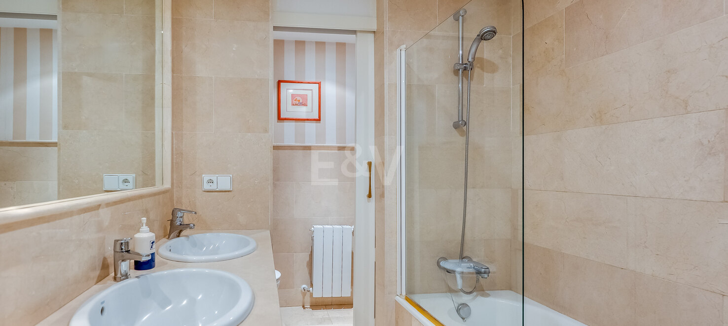 Golden Mile Garden Apartment with Spacious Terrace and Attractive Surroundings