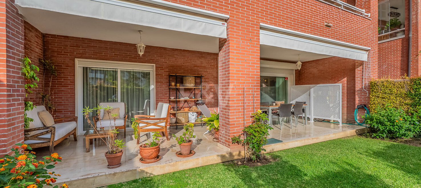 Golden Mile Garden Apartment with Spacious Terrace and Attractive Surroundings