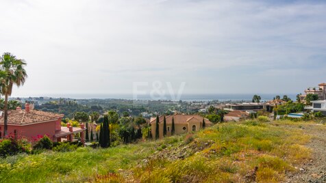 Plot with sea views and top location