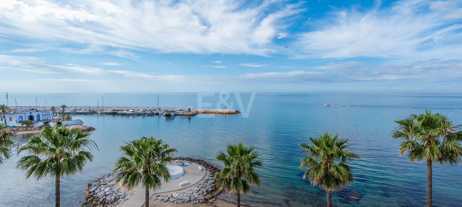 Marbella Strandwohnung mit außergewöhnlichem Panoramablick auf das Meer