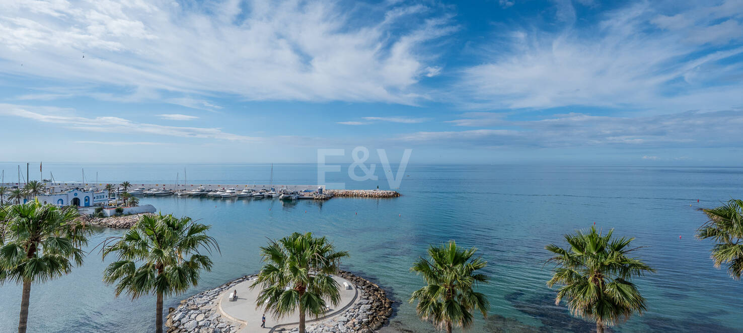 Marbella Strandwohnung mit außergewöhnlichem Panoramablick auf das Meer