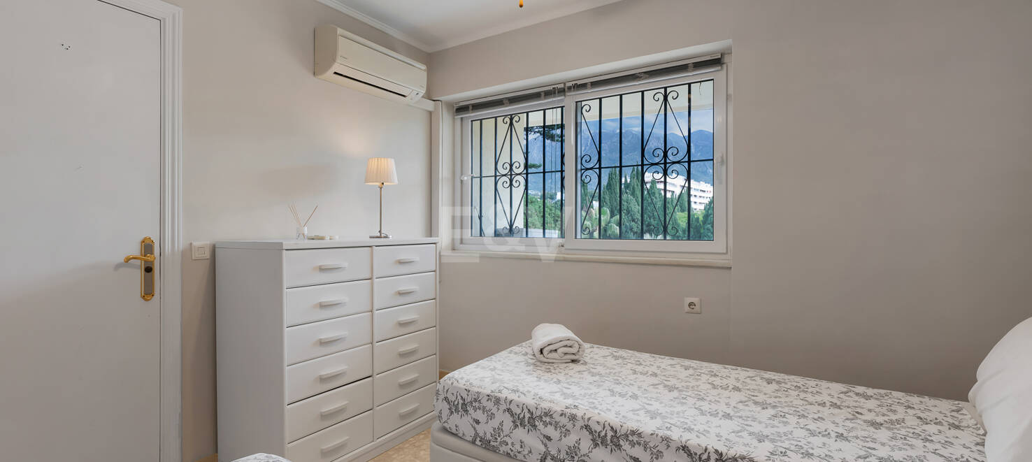 Marbella Strandwohnung mit außergewöhnlichem Panoramablick auf das Meer