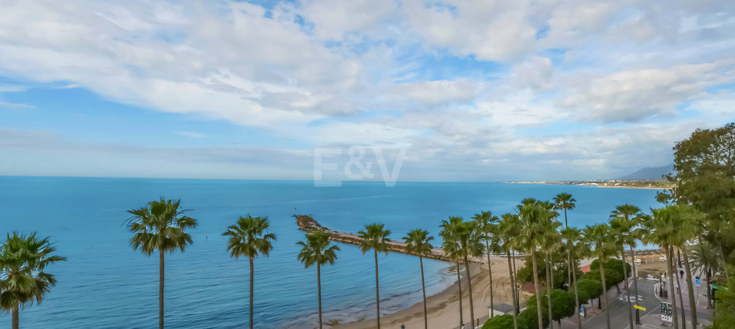 Marbella Strandwohnung mit außergewöhnlichem Panoramablick auf das Meer