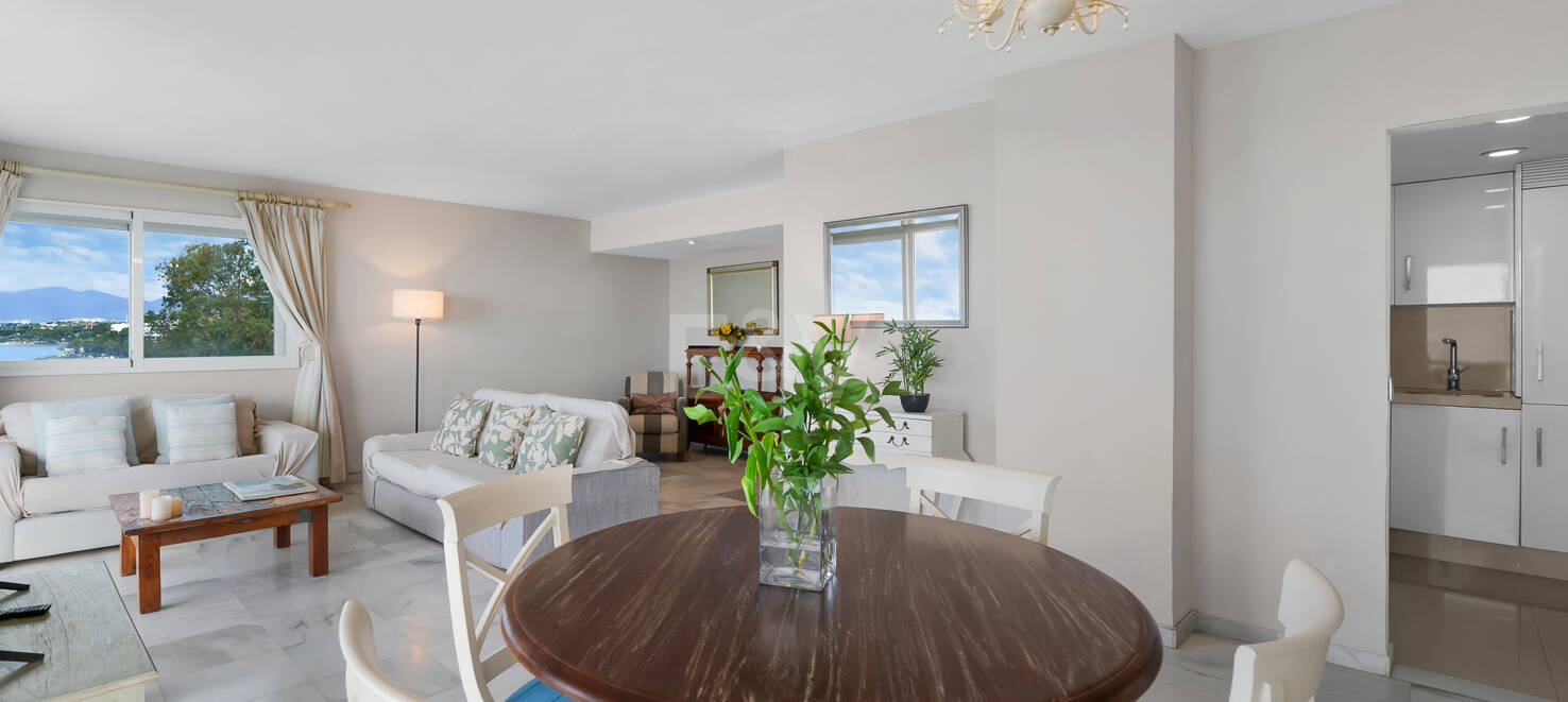 Marbella Strandwohnung mit außergewöhnlichem Panoramablick auf das Meer