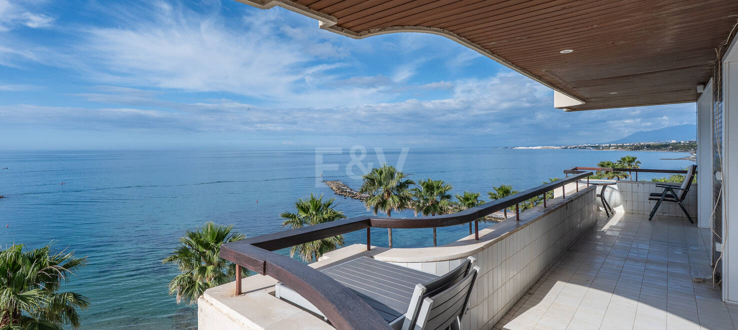 Marbella Strandwohnung mit außergewöhnlichem Panoramablick auf das Meer
