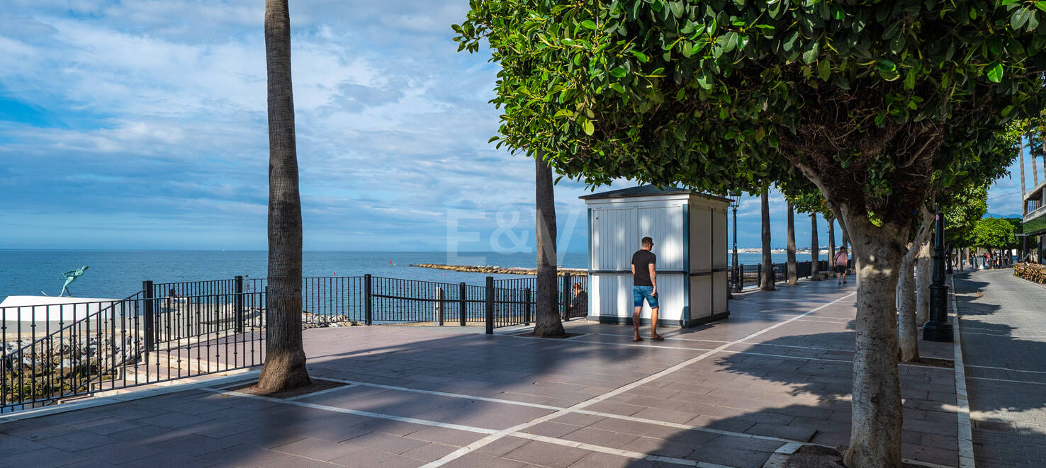 Marbella Strandwohnung mit außergewöhnlichem Panoramablick auf das Meer