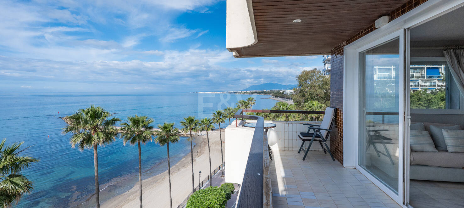 Marbella Strandwohnung mit außergewöhnlichem Panoramablick auf das Meer