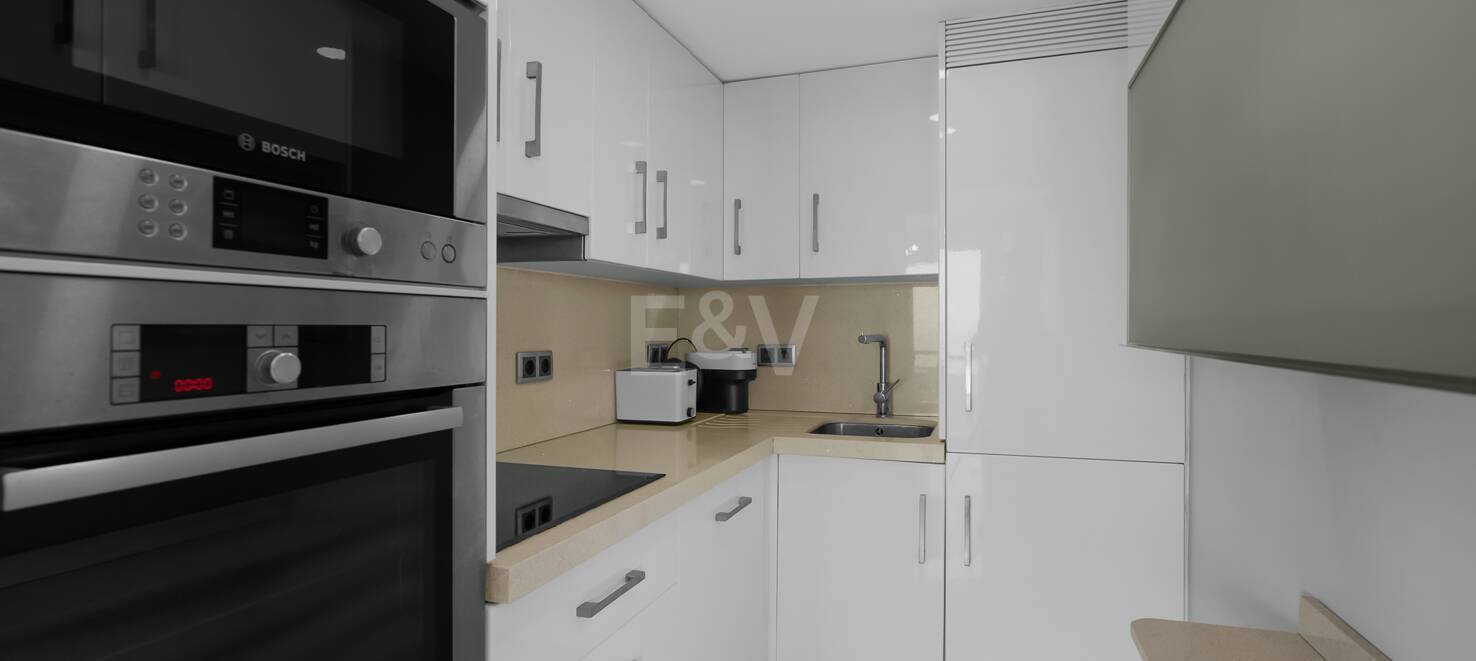 Marbella Strandwohnung mit außergewöhnlichem Panoramablick auf das Meer