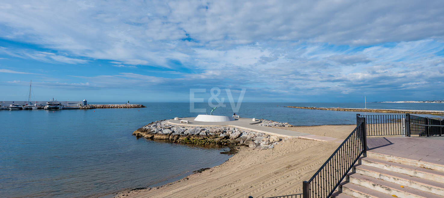 Marbella Strandwohnung mit außergewöhnlichem Panoramablick auf das Meer