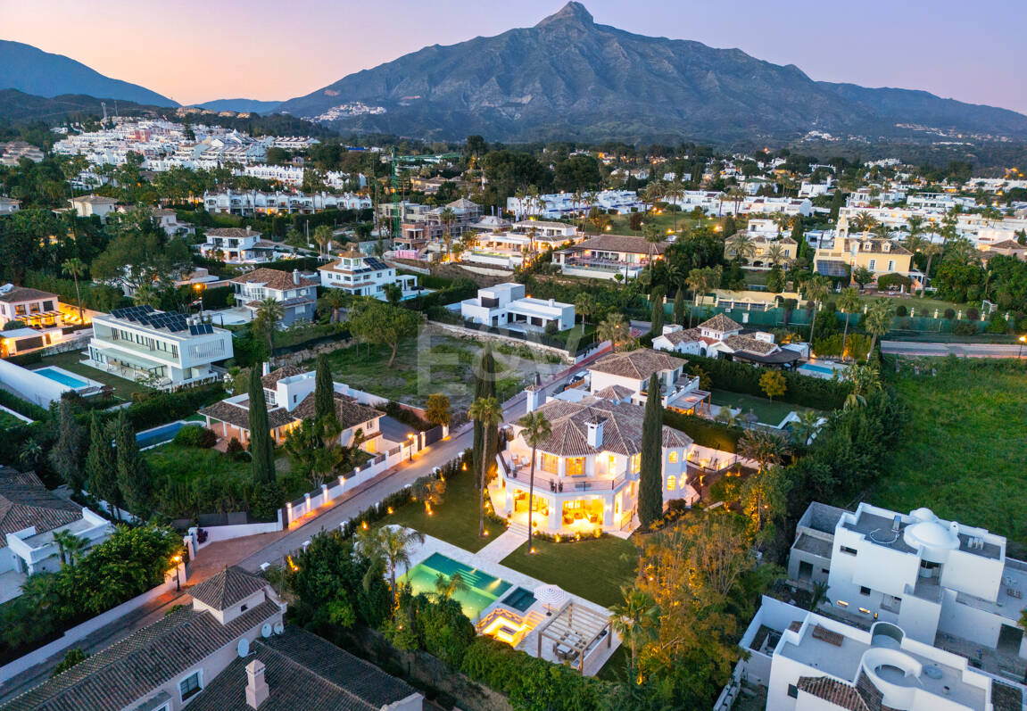 Villa con elegancia atemporal y encanto andaluz en Nueva Andalucia