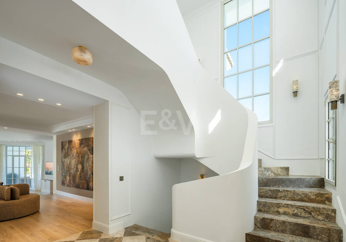 Zeitlose Elegante Villa mit andalusischem Flair in Nueva Andalucia