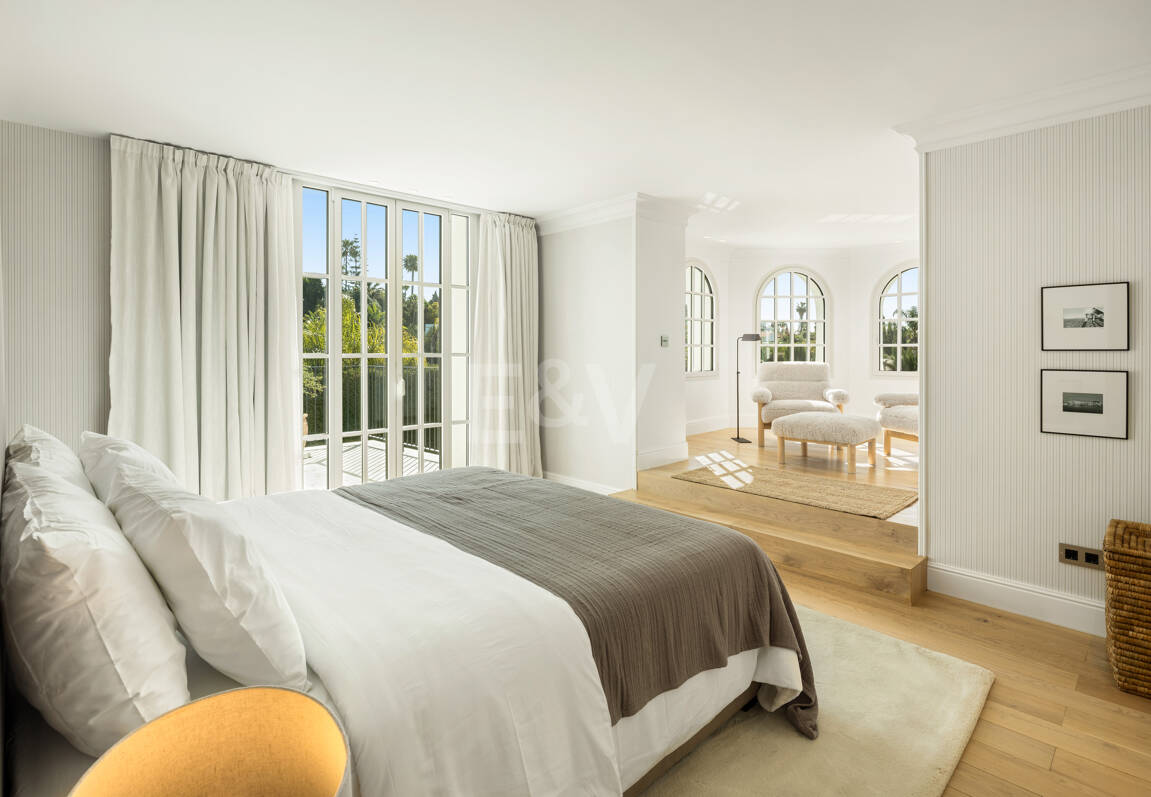 Villa con elegancia atemporal y encanto andaluz en Nueva Andalucia