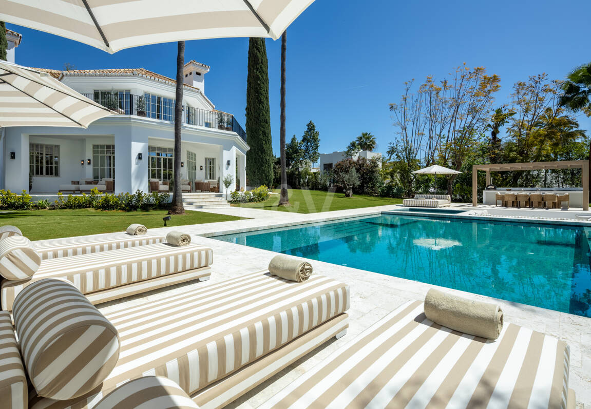 Villa con elegancia atemporal y encanto andaluz en Nueva Andalucia