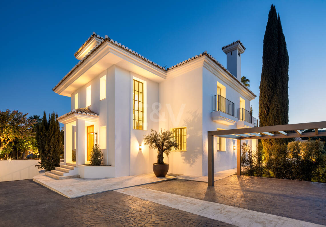 Zeitlose Elegante Villa mit andalusischem Flair in Nueva Andalucia