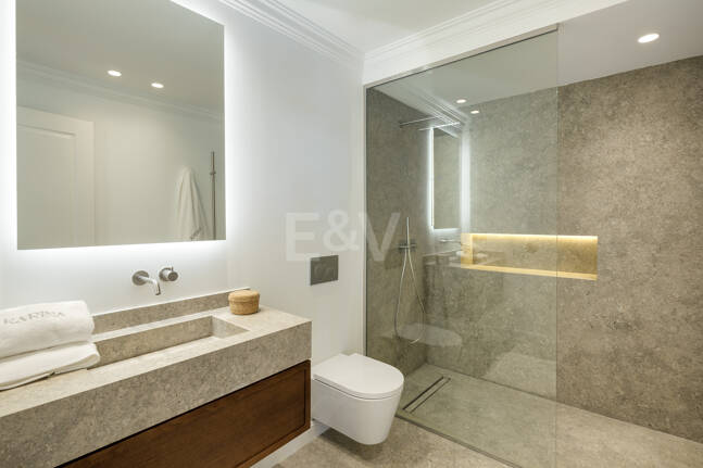 Villa con elegancia atemporal y encanto andaluz en Nueva Andalucia