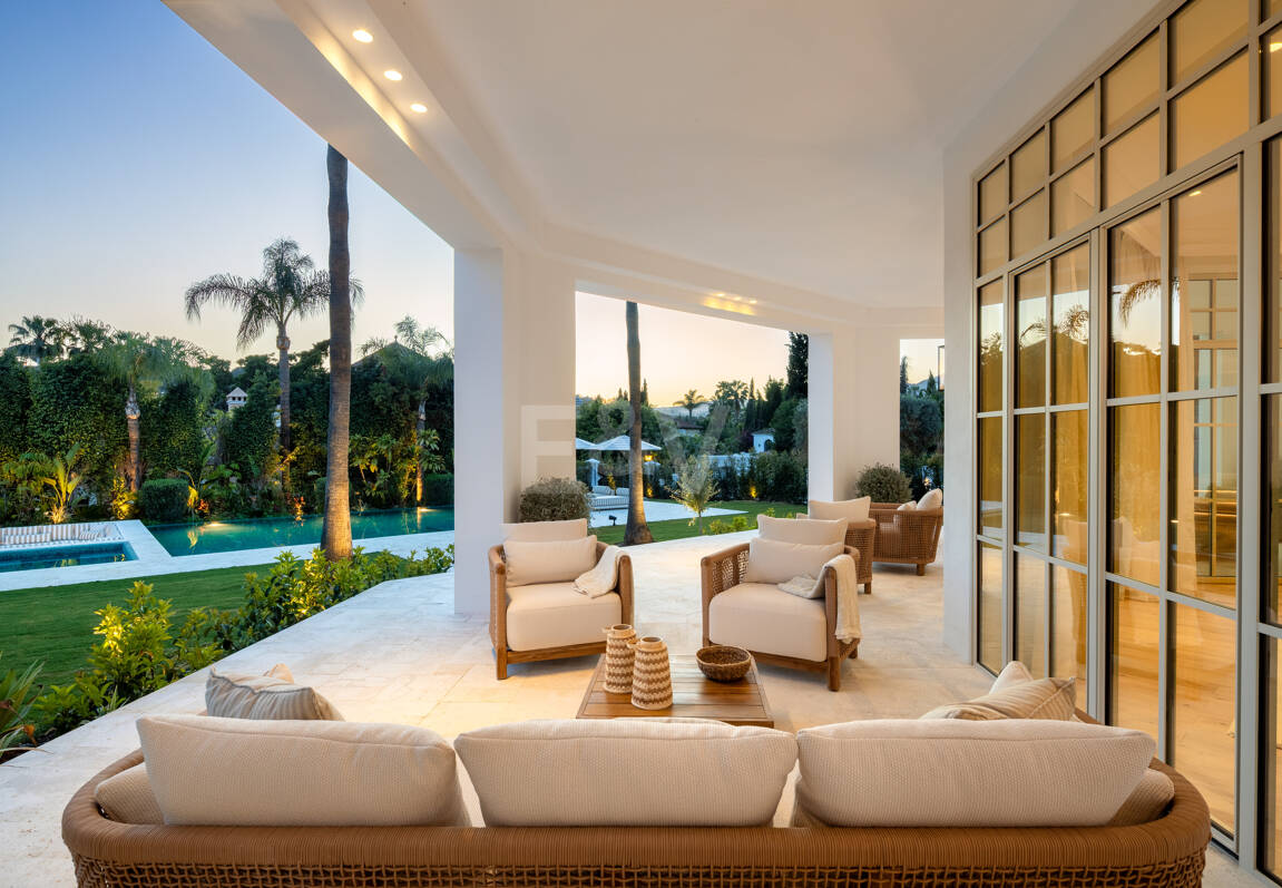 Villa con elegancia atemporal y encanto andaluz en Nueva Andalucia