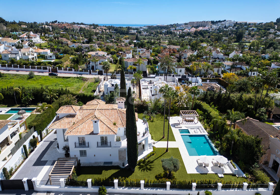 Zeitlose Elegante Villa mit andalusischem Flair in Nueva Andalucia