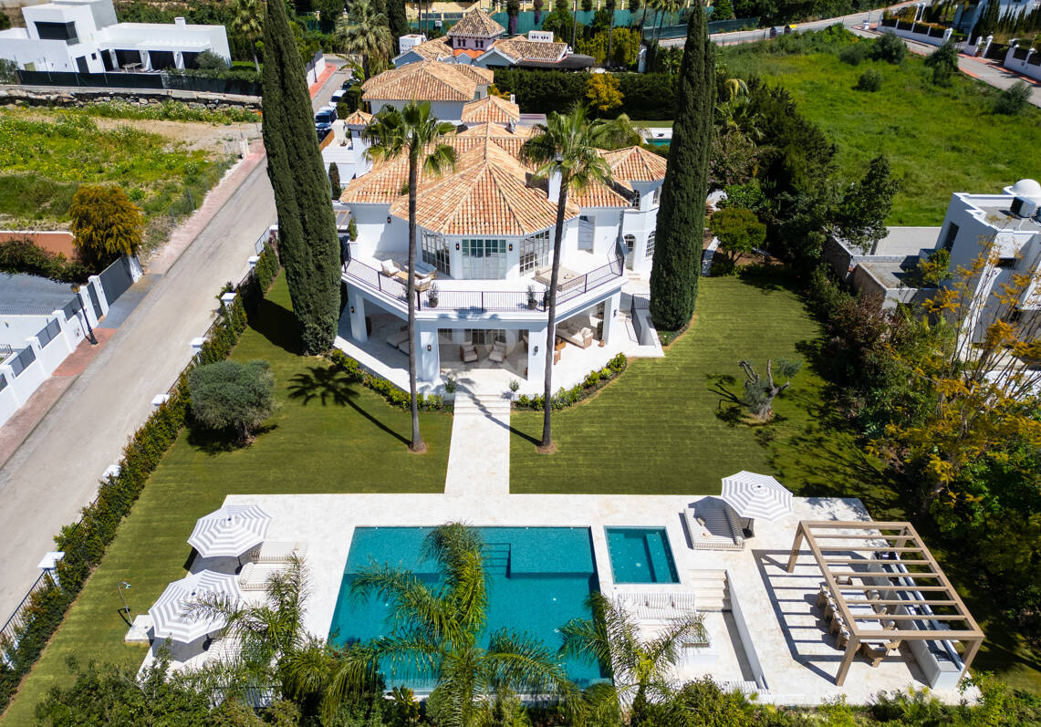 Zeitlose Elegante Villa mit andalusischem Flair in Nueva Andalucia