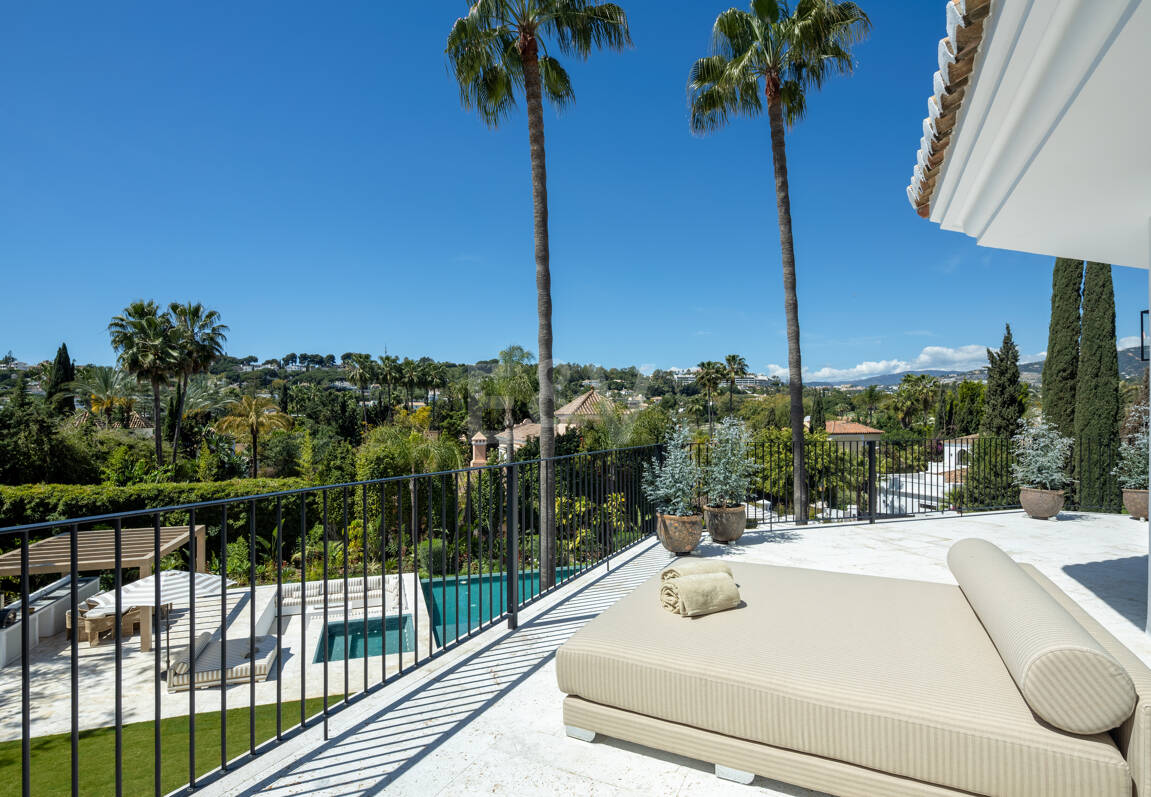 Villa con elegancia atemporal y encanto andaluz en Nueva Andalucia