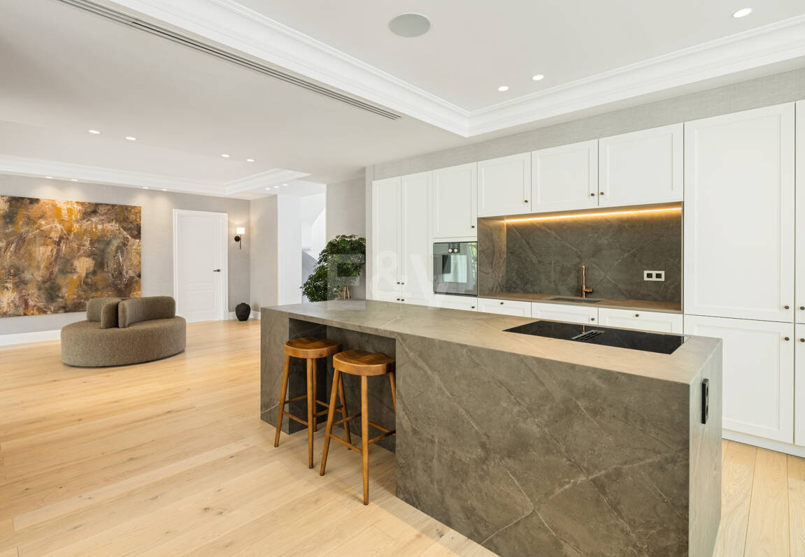 Villa con elegancia atemporal y encanto andaluz en Nueva Andalucia