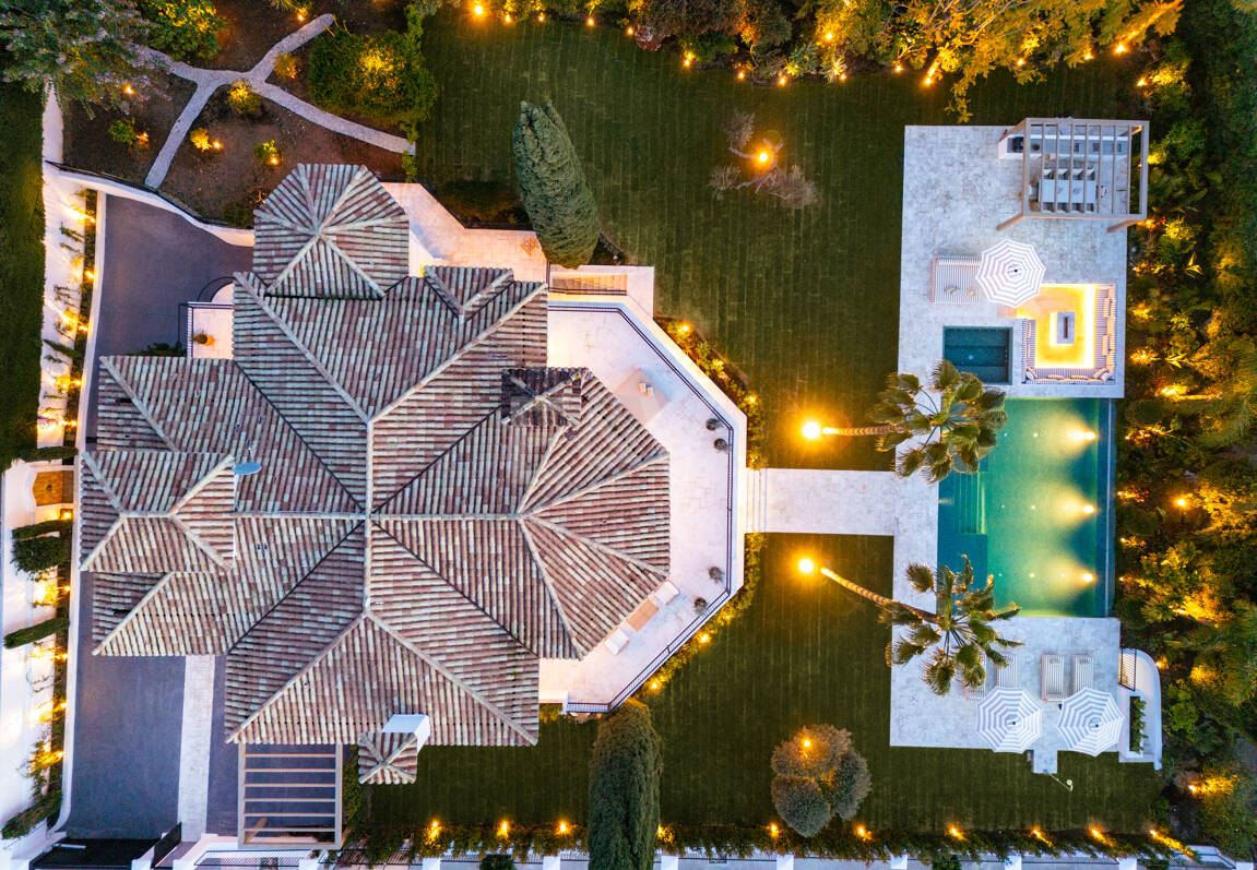 Villa con elegancia atemporal y encanto andaluz en Nueva Andalucia