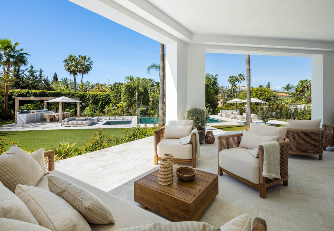 Villa con elegancia atemporal y encanto andaluz en Nueva Andalucia