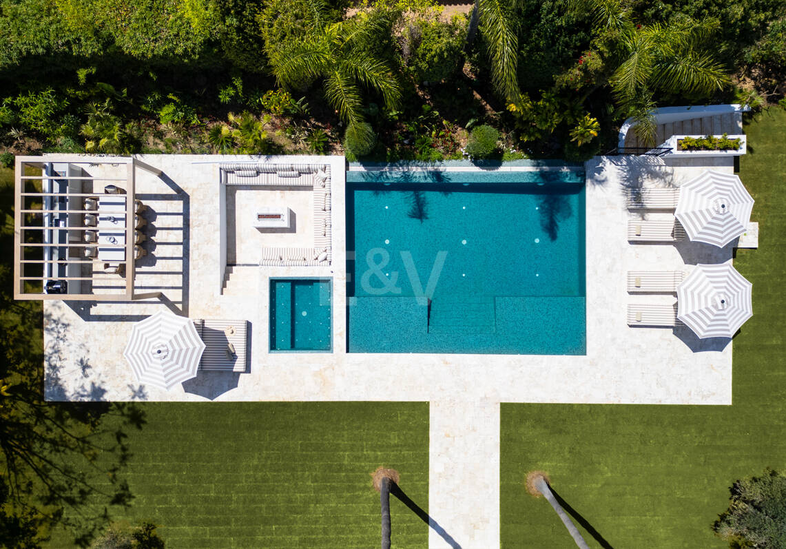 Zeitlose Elegante Villa mit andalusischem Flair in Nueva Andalucia