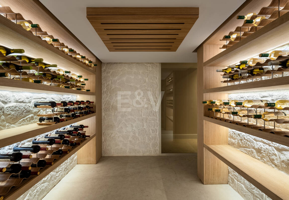 Villa con elegancia atemporal y encanto andaluz en Nueva Andalucia