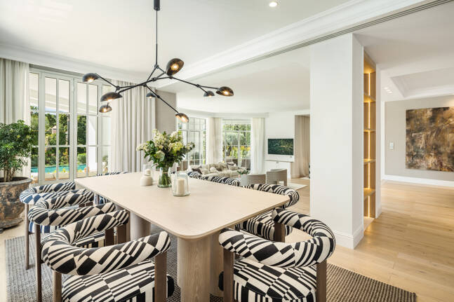 Villa con elegancia atemporal y encanto andaluz en Nueva Andalucia