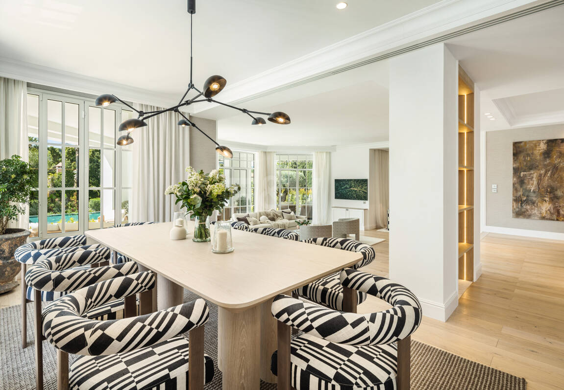 Villa con elegancia atemporal y encanto andaluz en Nueva Andalucia