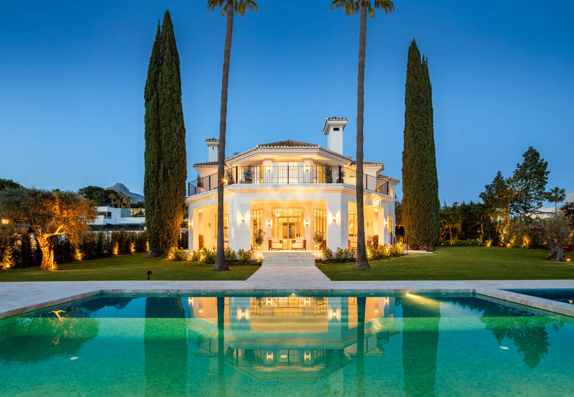 Villa con elegancia atemporal y encanto andaluz en Nueva Andalucia