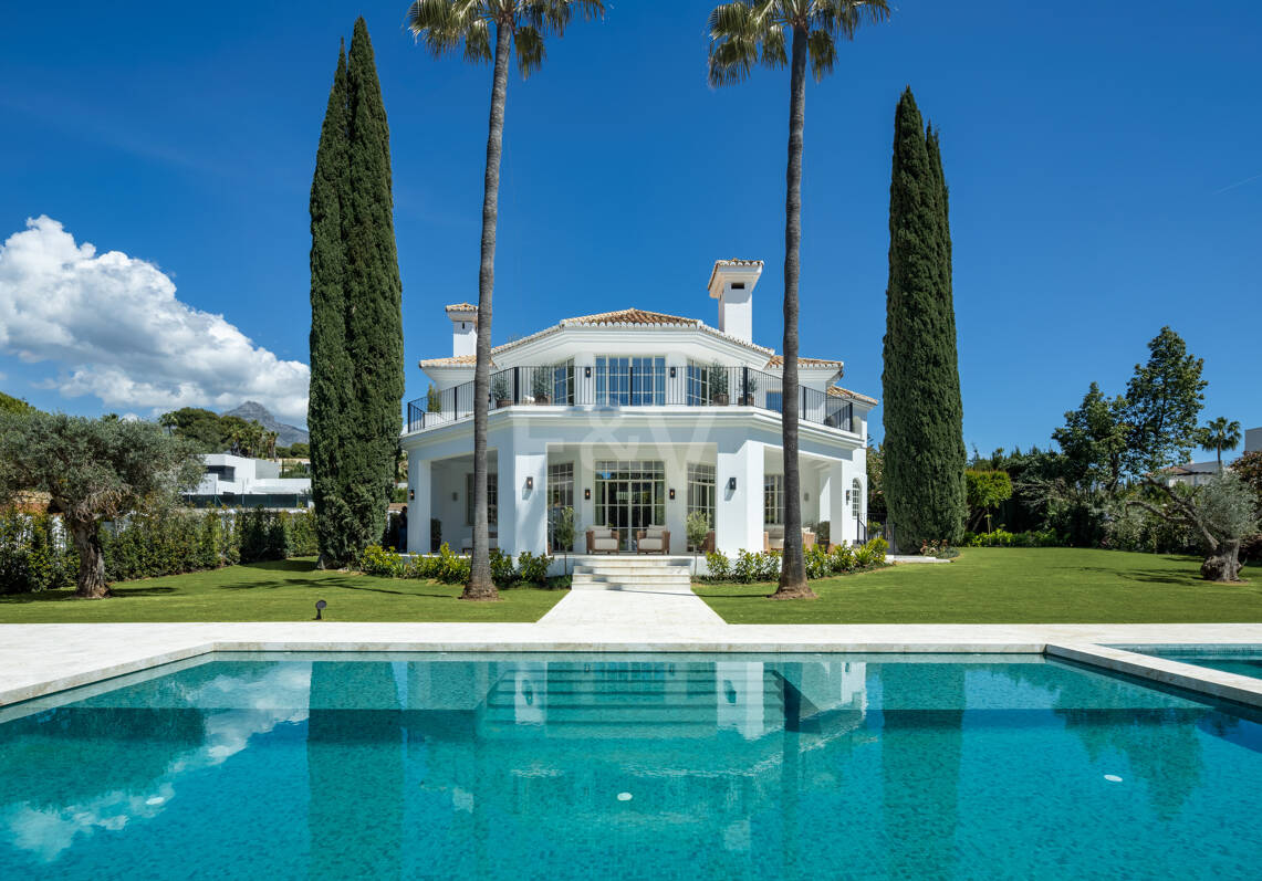 Zeitlose Elegante Villa mit andalusischem Flair in Nueva Andalucia