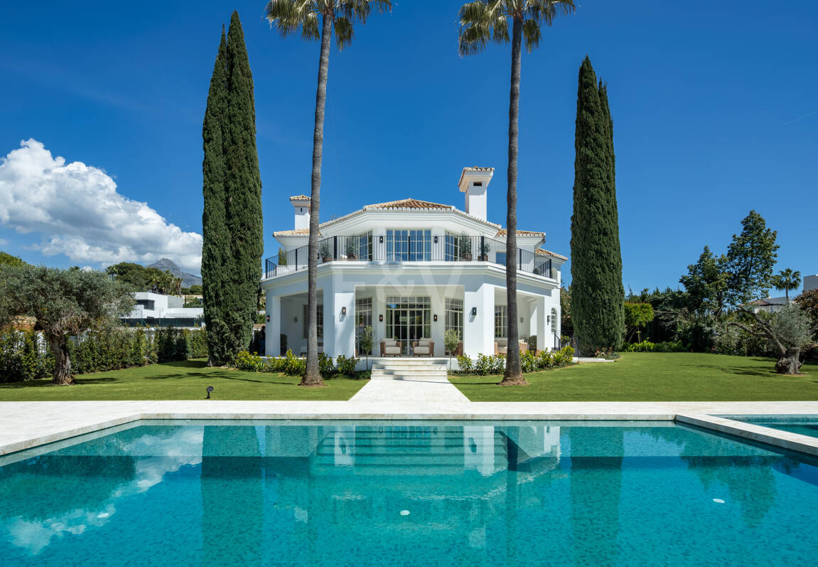 Villa con elegancia atemporal y encanto andaluz en Nueva Andalucia