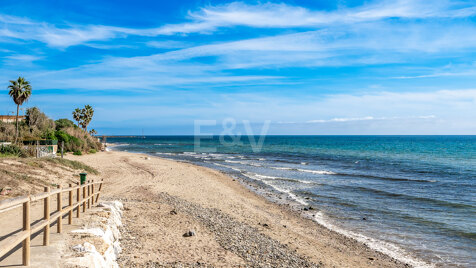 Plot with views in Marbesa, project with building license granted: