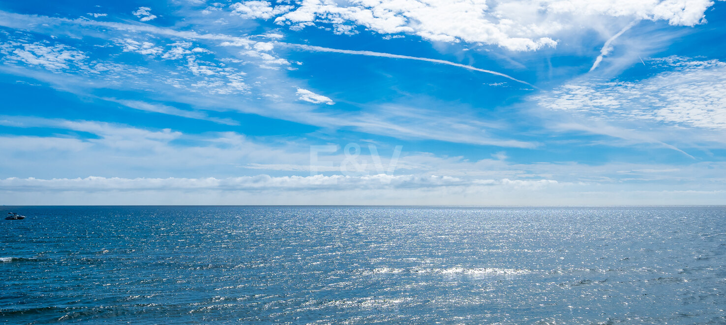 Plot with views in Marbesa, project with building license granted: