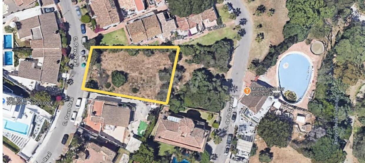 Plot in Marbesa with sea views and building license