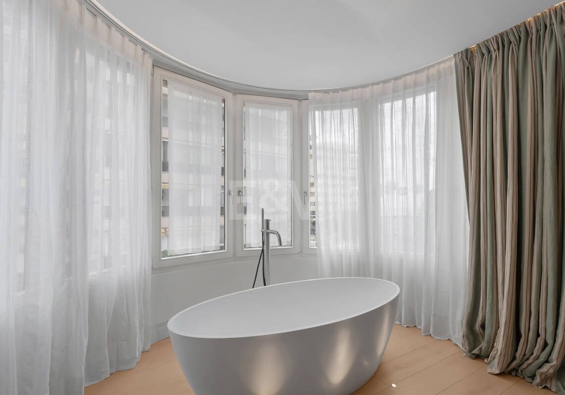 Appartement élégant avec piscine sur le toit à Marbella Centre