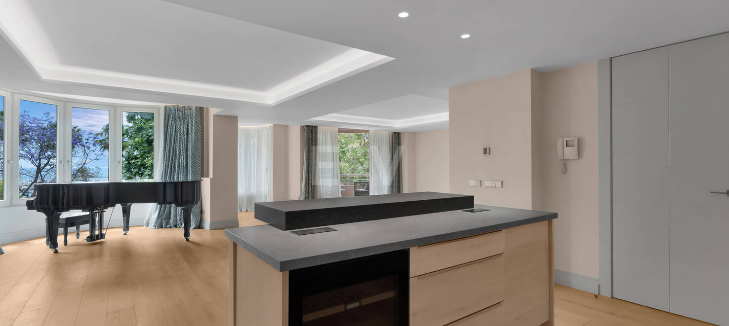 Stylish Apartment with Rooftop Pool in Marbella Centre