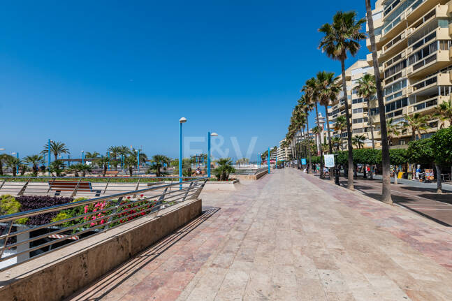 Snygg lägenhet med Rooftop Pool i Marbella Centre