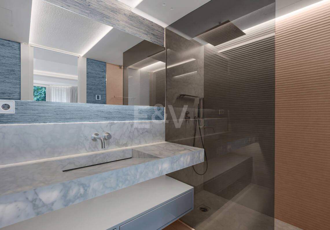 Appartement élégant avec piscine sur le toit à Marbella Centre
